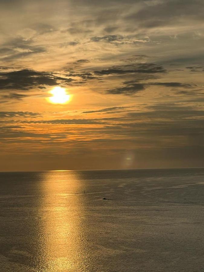 Kota Kinabalu City Centre @ The Shore By Casa Yolo Экстерьер фото
