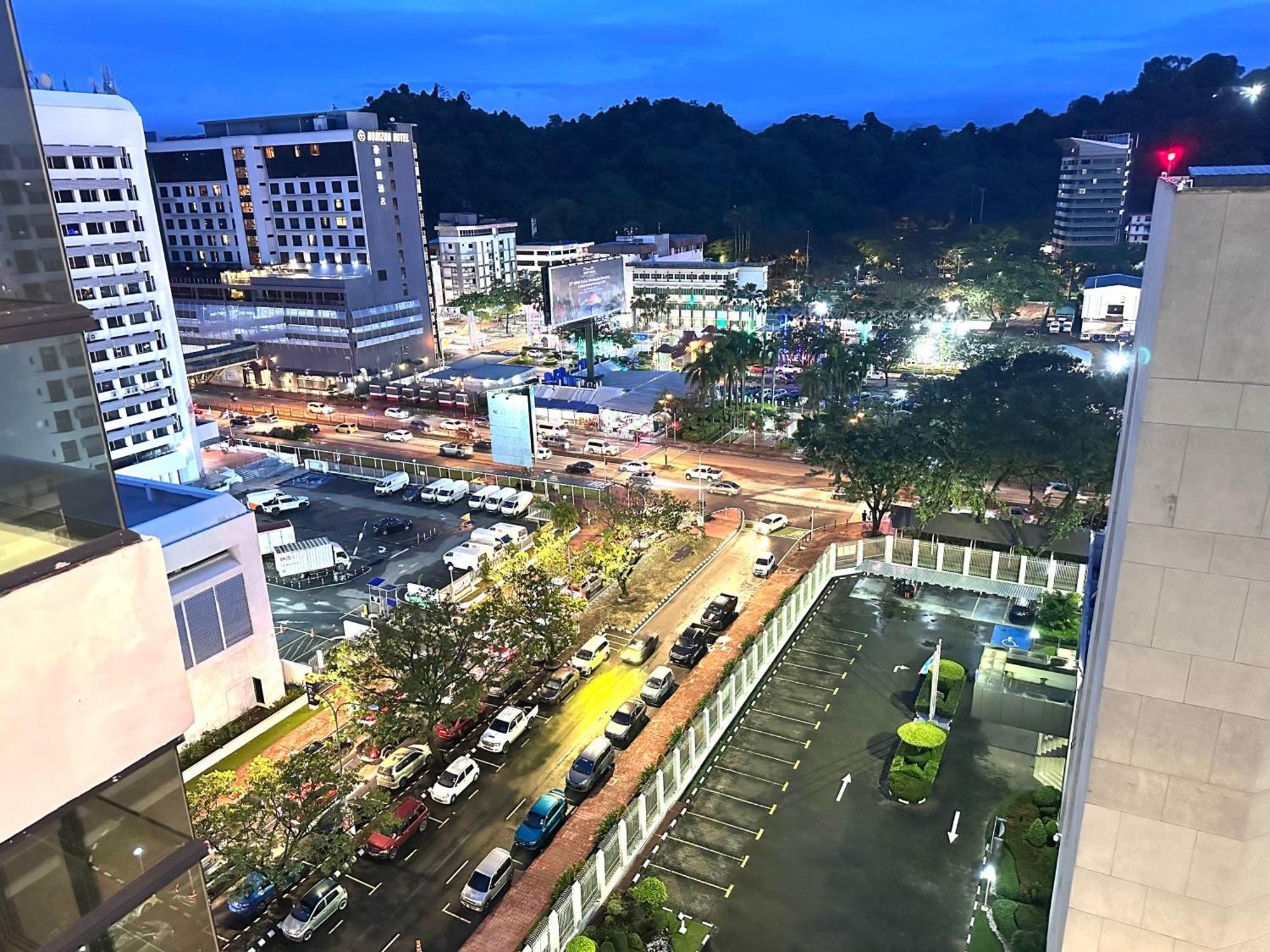 Kota Kinabalu City Centre @ The Shore By Casa Yolo Экстерьер фото