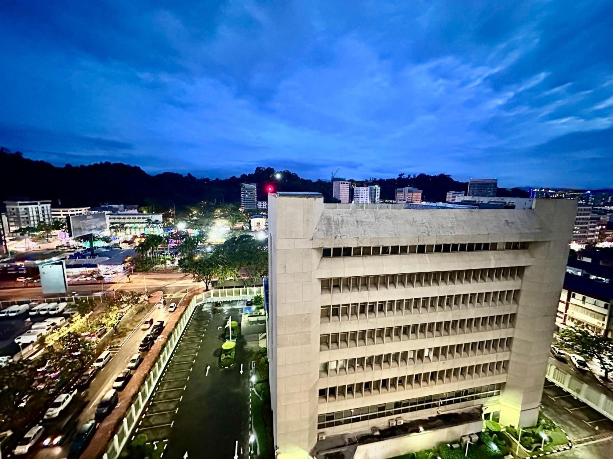 Kota Kinabalu City Centre @ The Shore By Casa Yolo Экстерьер фото