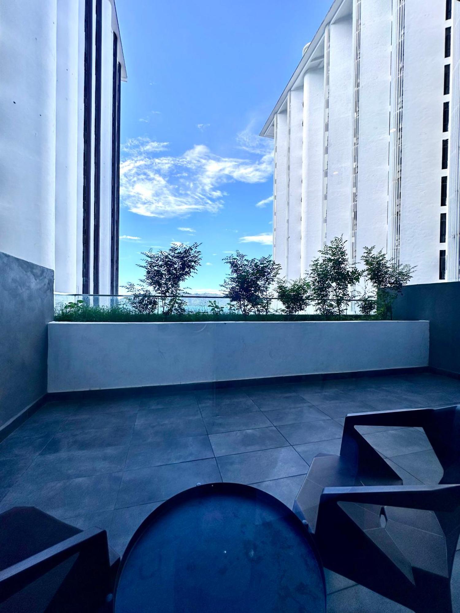 Kota Kinabalu City Centre @ The Shore By Casa Yolo Экстерьер фото